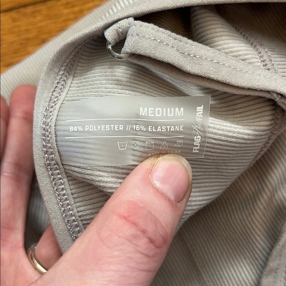 NWT Flag Nor Fail ribbed bra Women’s size medium
In grey - Picture 5 of 9